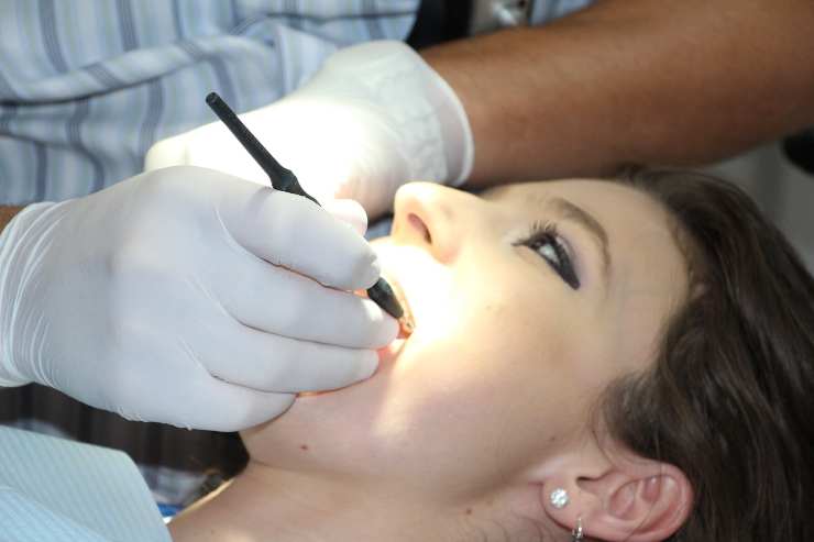 Lava bene i denti per evitare il cancro