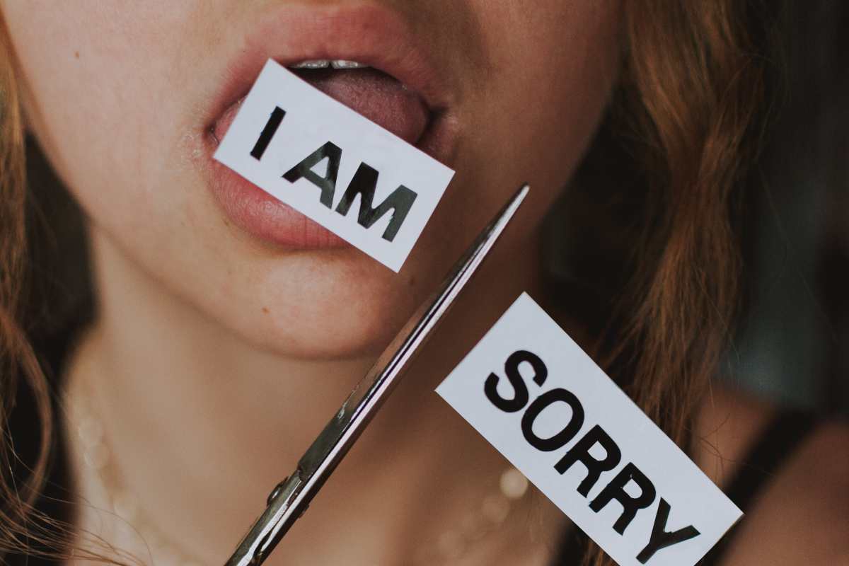 Se anche voi chiedete sempre scusa, è ora di smetterla