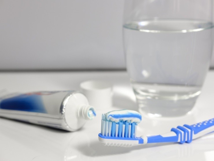 errori comuni spazzolino denti