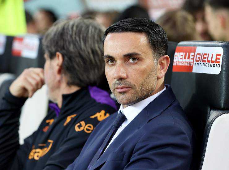 Palladino seduto in panchina