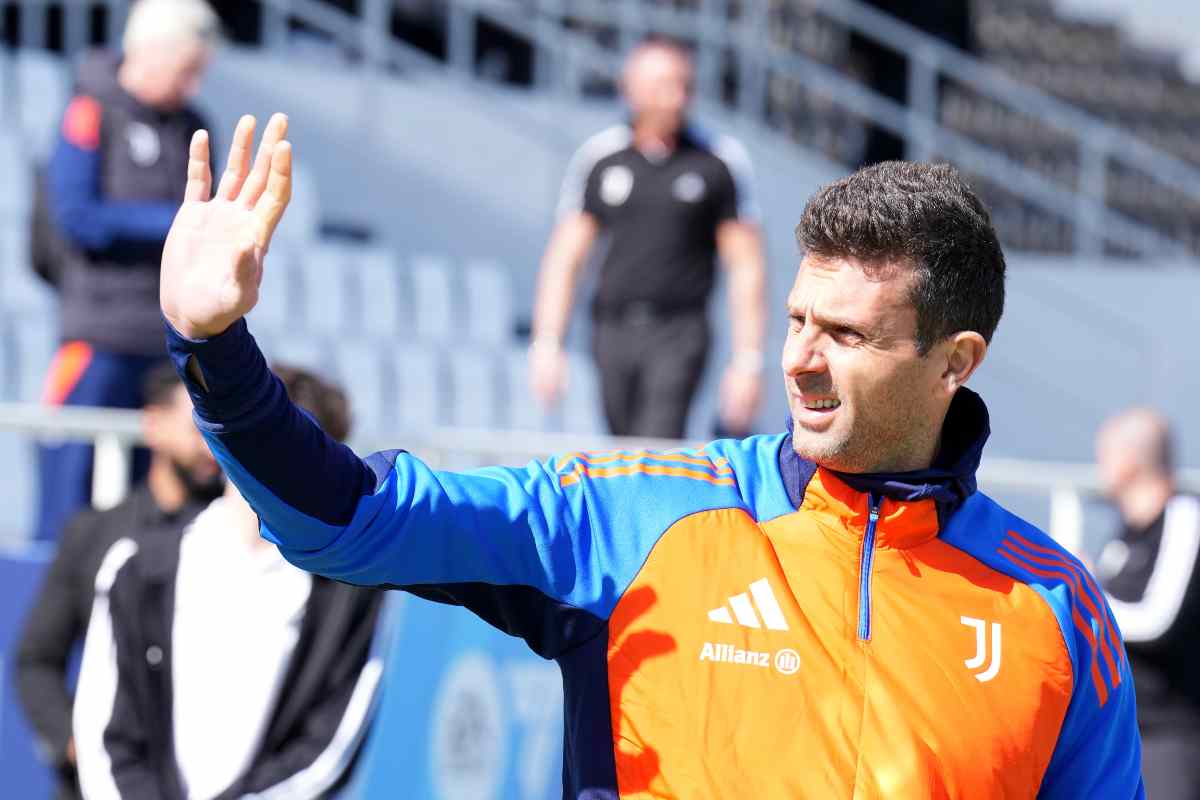 Thiago Motta saluta il pubblico