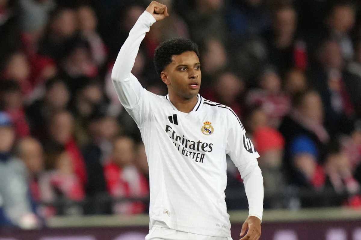 Rodrygo esulta con il Real