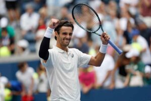 Lorenzo Musetti esulta