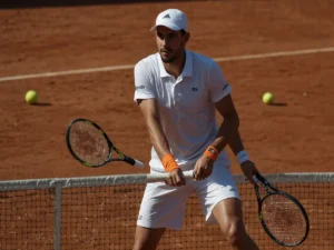 Roland Garros: Il Calvario di Fils Prosegue, il Numero Uno Francese Rinuncia al Torneo